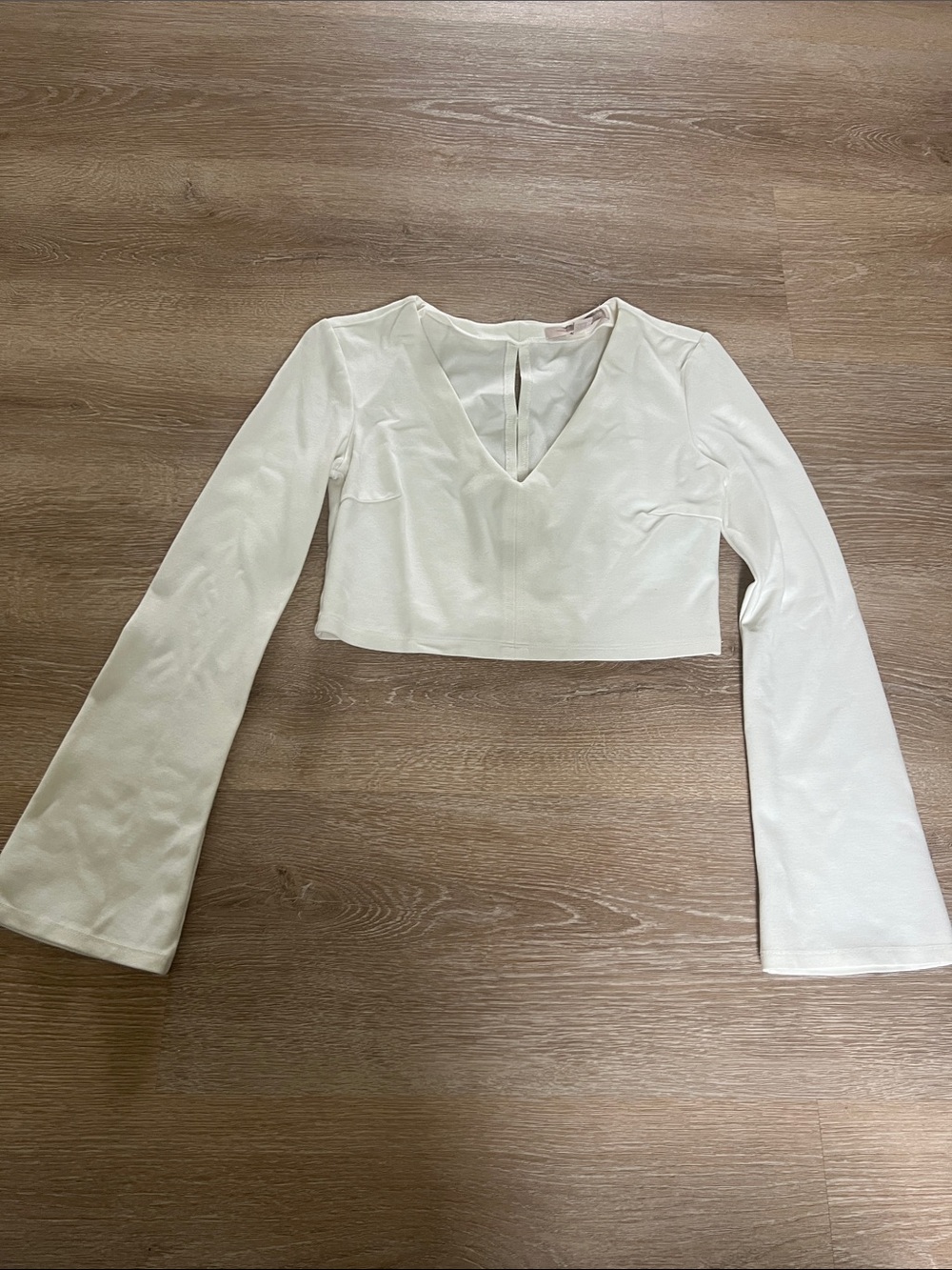 Forever 21 White V-Neck Long Sleeve Crop Top